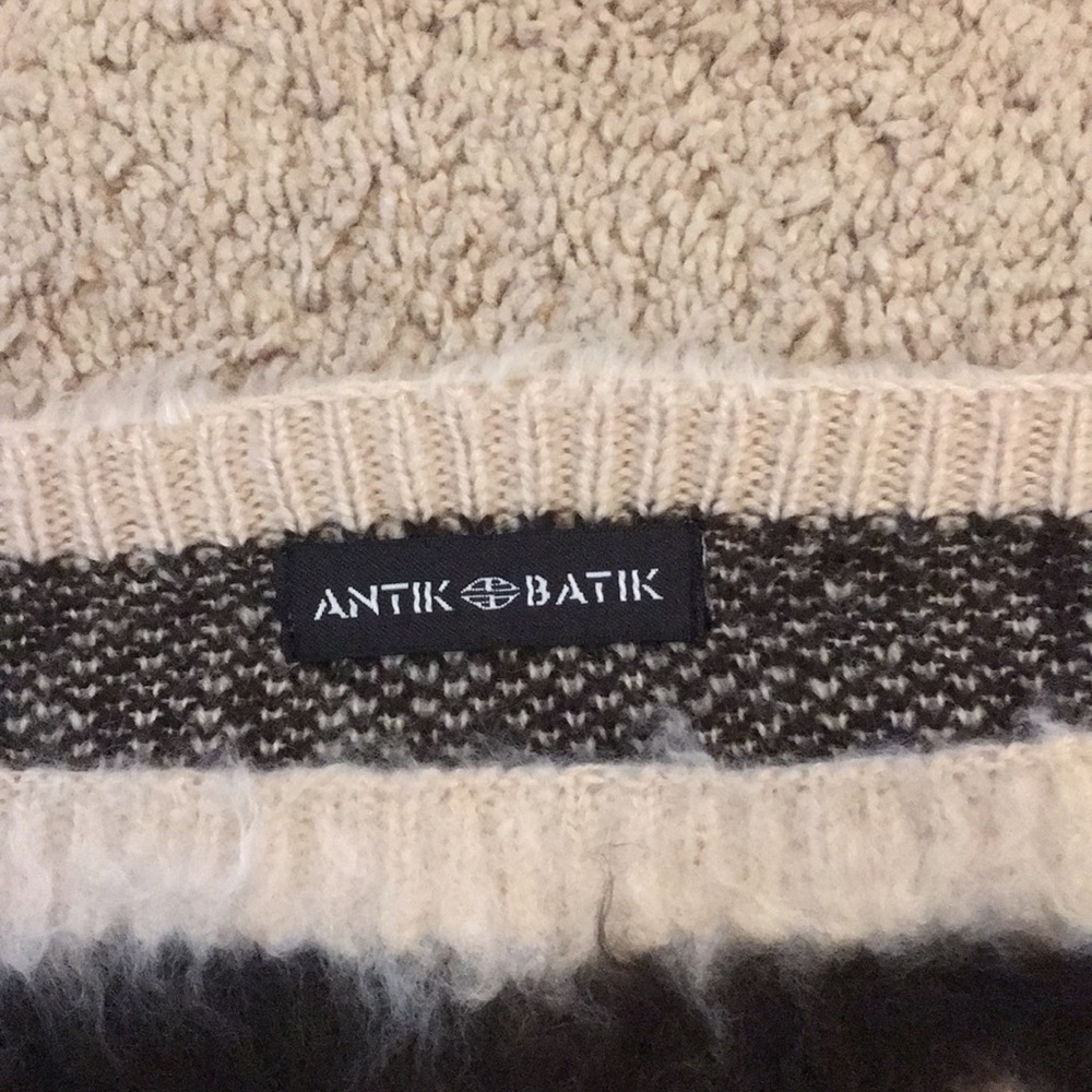 Antik Batik tribal sweater. - Picture 3 of 3